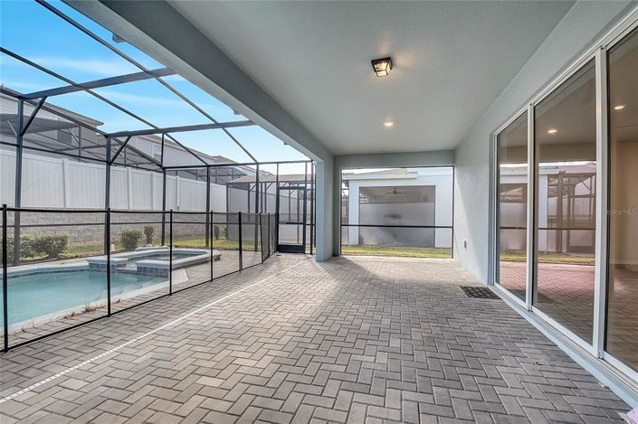 Image No.75-8 Bed Property for sale