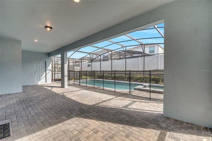 Image No.76-8 Bed Property for sale