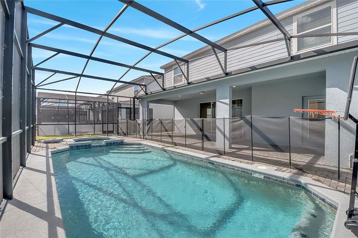 Image No.78-8 Bed Property for sale