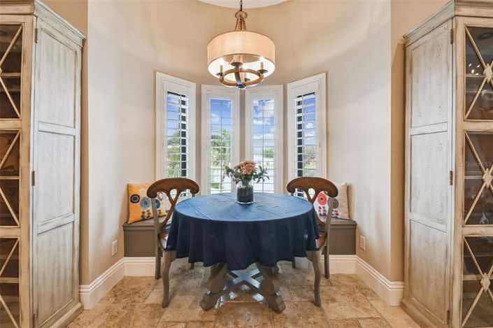 Image No.25-5 Bed Property for sale