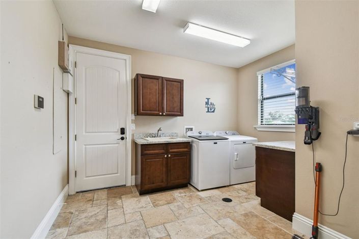 Image No.31-5 Bed Property for sale