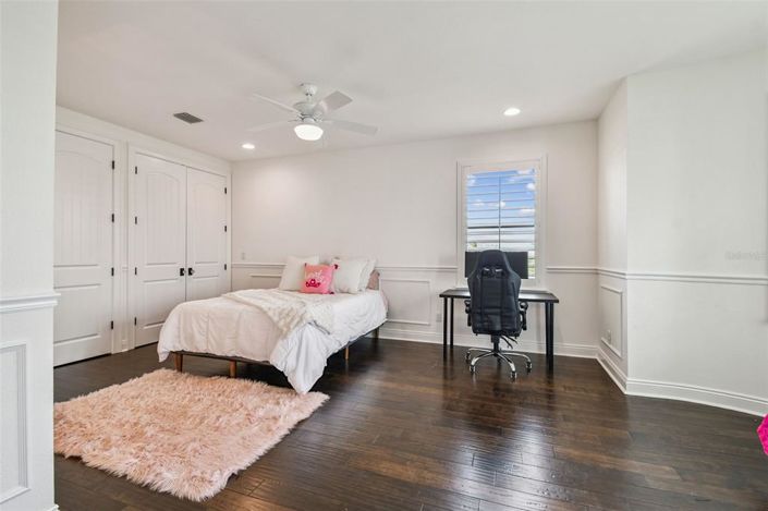 Image No.40-5 Bed Property for sale