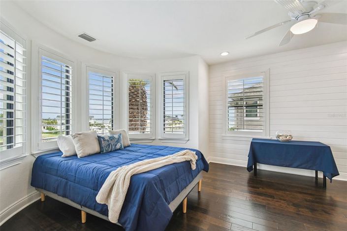 Image No.45-5 Bed Property for sale