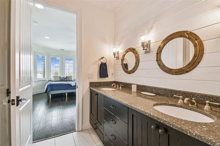 Image No.48-5 Bed Property for sale