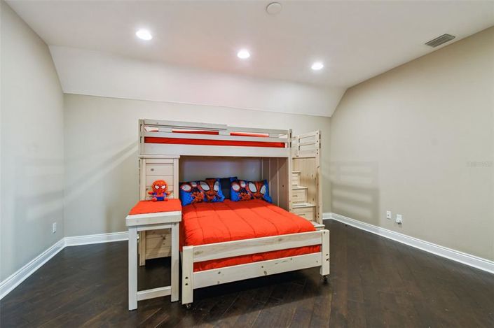 Image No.49-5 Bed Property for sale