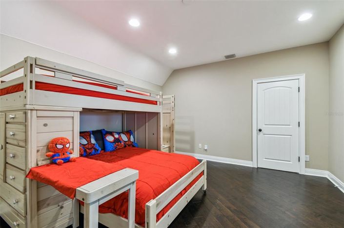 Image No.50-5 Bed Property for sale