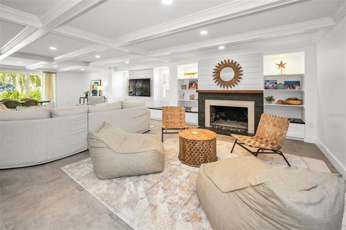 Image No.10-4 Bed Property for sale