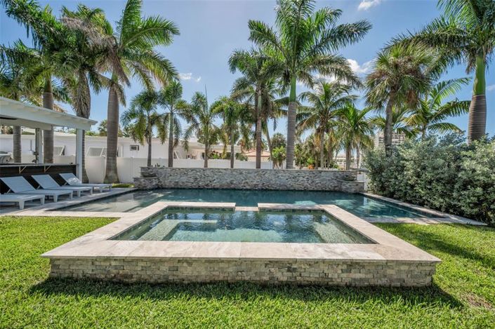 Image No.56-4 Bed Property for sale