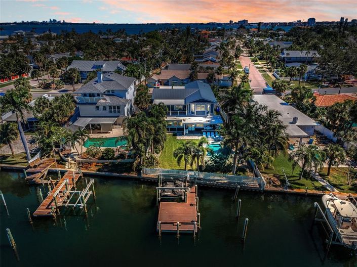 Image No.67-4 Bed Property for sale