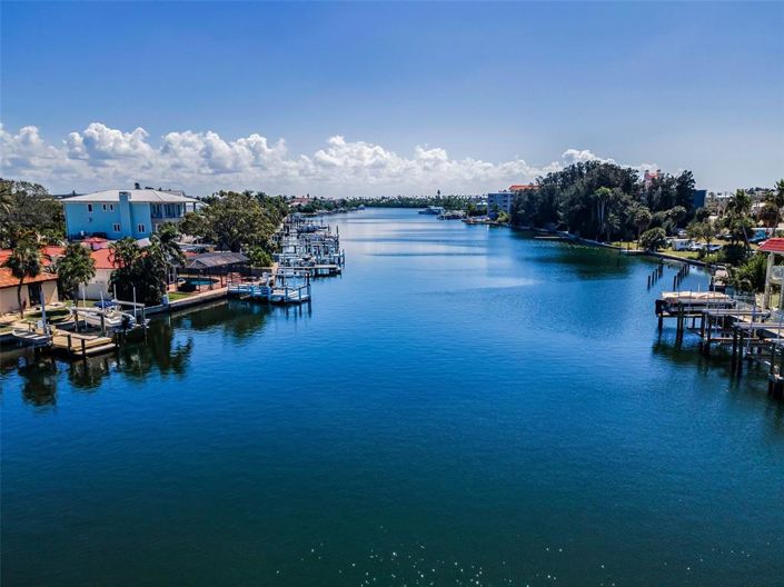 Image No.74-4 Bed Property for sale