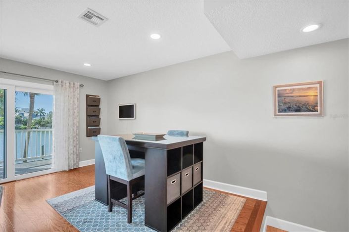 Image No.11-3 Bed Townhouse for sale