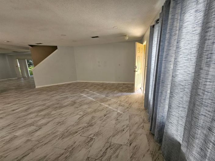 Image No.6-5 Bed Property for sale