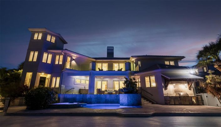 Image No.1-6 Bed Property for sale