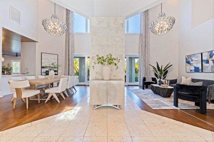 Image No.10-6 Bed Property for sale