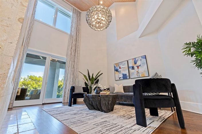 Image No.11-6 Bed Property for sale