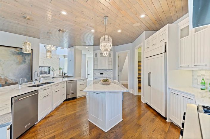 Image No.15-6 Bed Property for sale