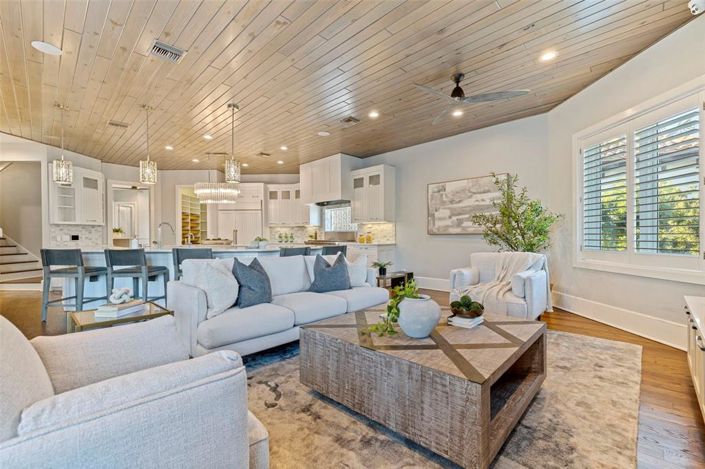 Image No.17-6 Bed Property for sale