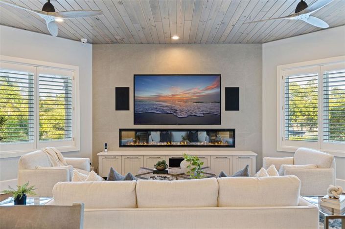 Image No.19-6 Bed Property for sale