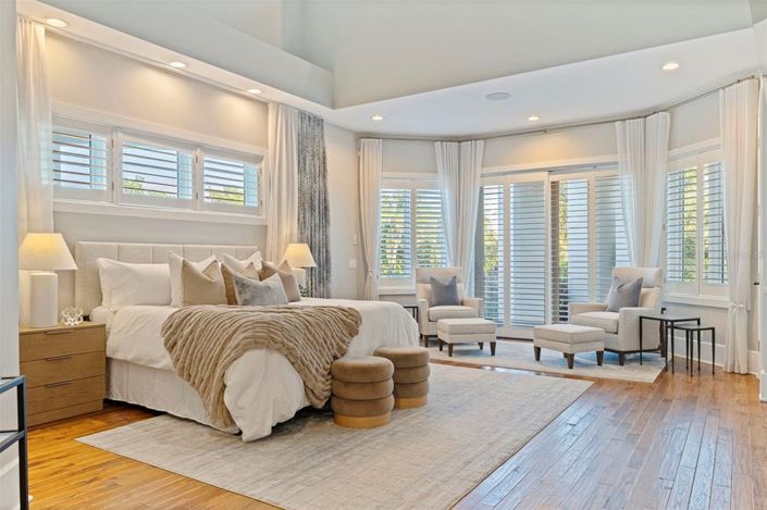 Image No.20-6 Bed Property for sale