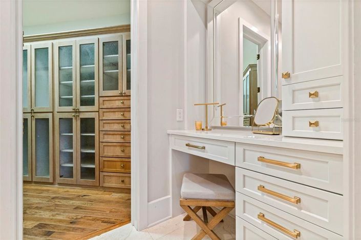 Image No.27-6 Bed Property for sale