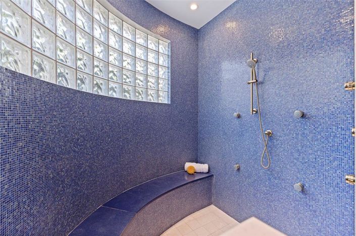 Image No.28-6 Bed Property for sale