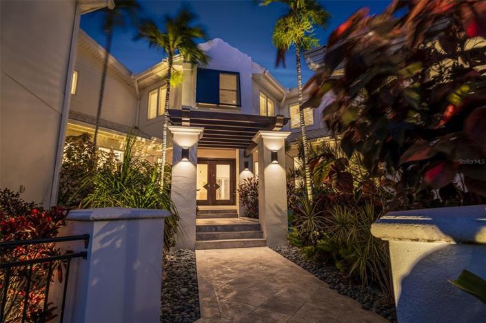 Image No.3-6 Bed Property for sale