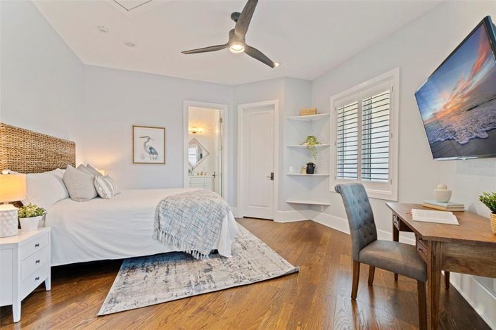 Image No.34-6 Bed Property for sale