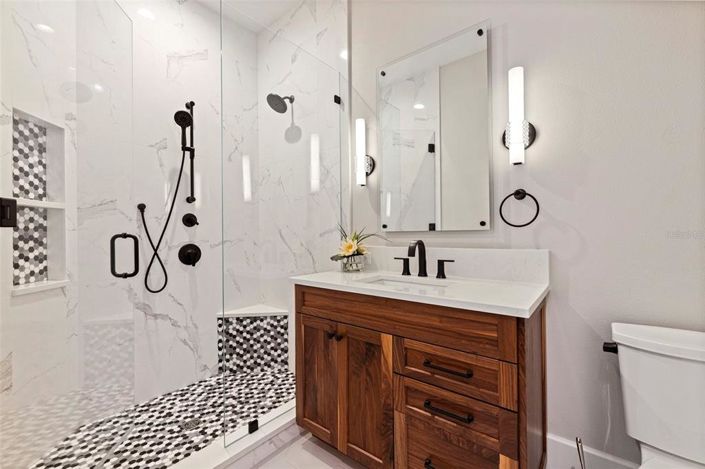 Image No.38-6 Bed Property for sale