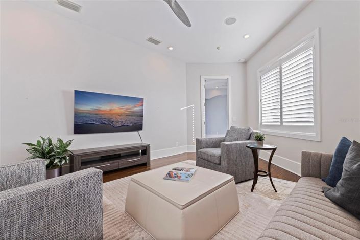 Image No.40-6 Bed Property for sale