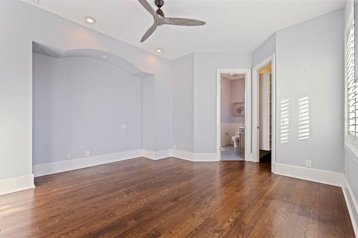 Image No.41-6 Bed Property for sale