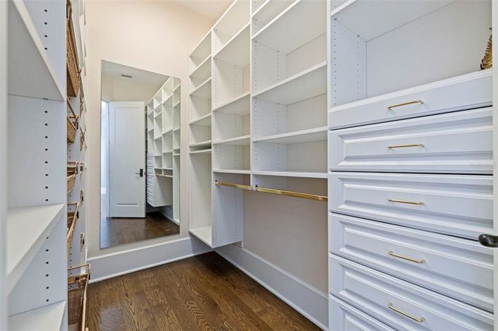 Image No.42-6 Bed Property for sale