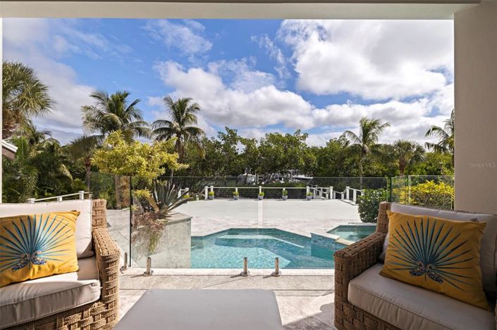 Image No.55-6 Bed Property for sale