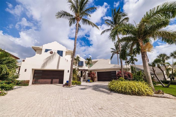 Image No.6-6 Bed Property for sale