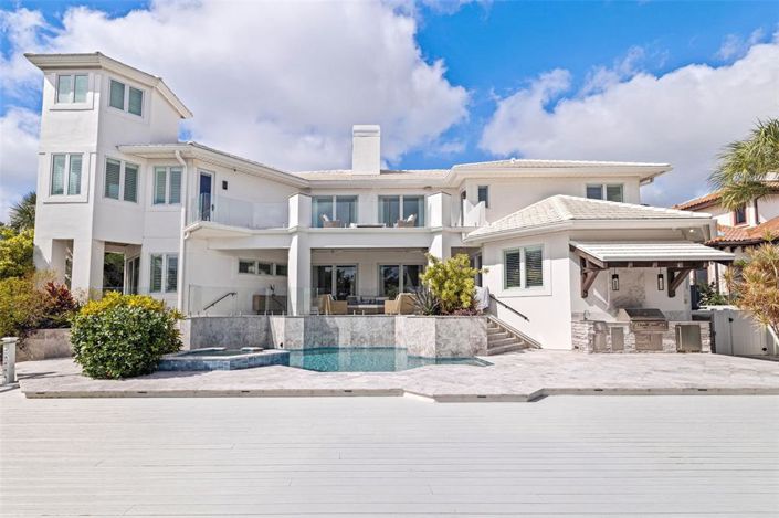 Image No.8-6 Bed Property for sale