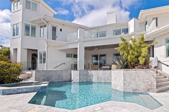 Image No.9-6 Bed Property for sale