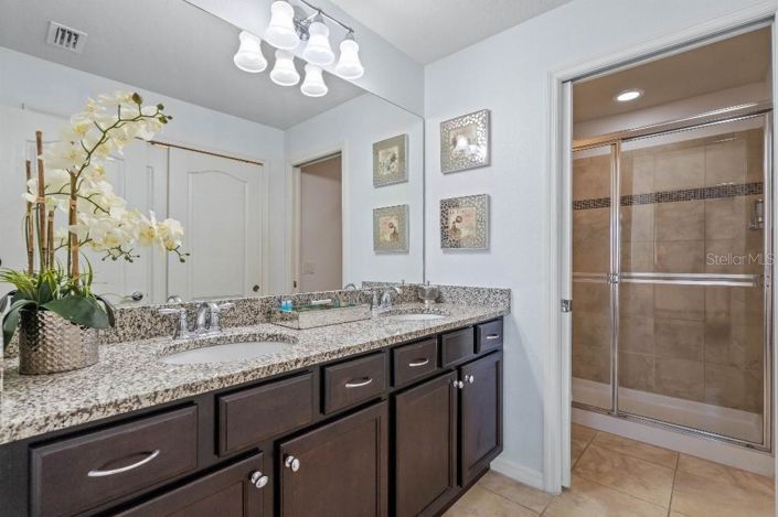 Image No.30-5 Bed Townhouse for sale