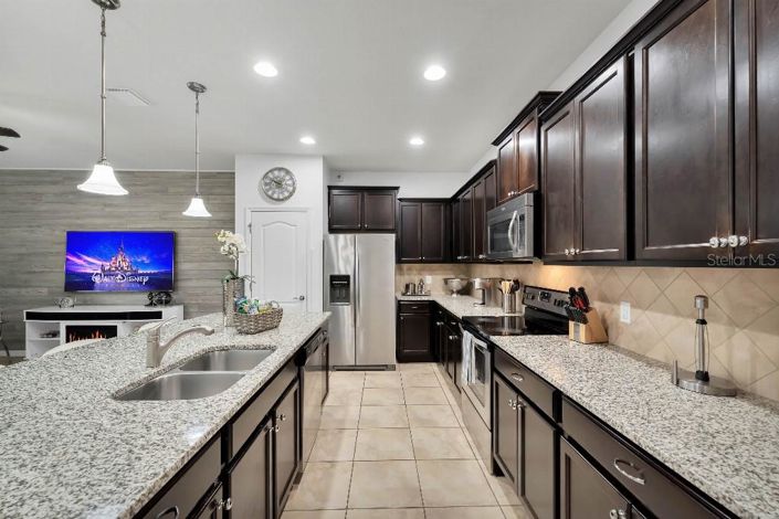 Image No.5-5 Bed Townhouse for sale