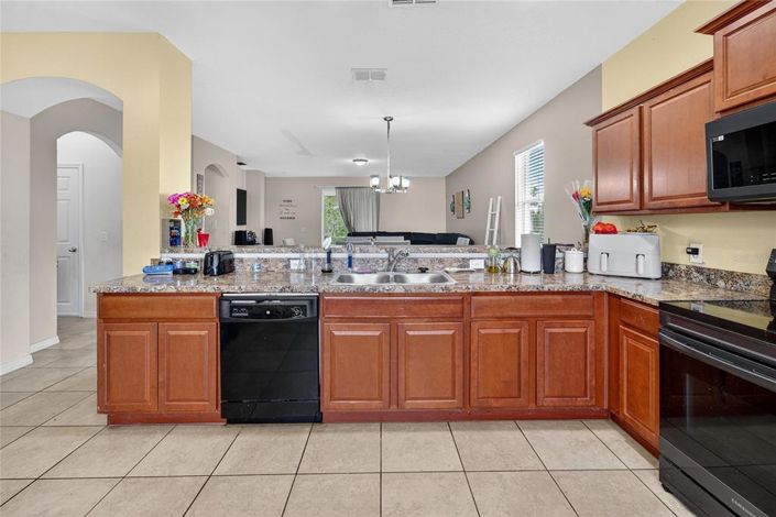 Image No.14-5 Bed Property for sale