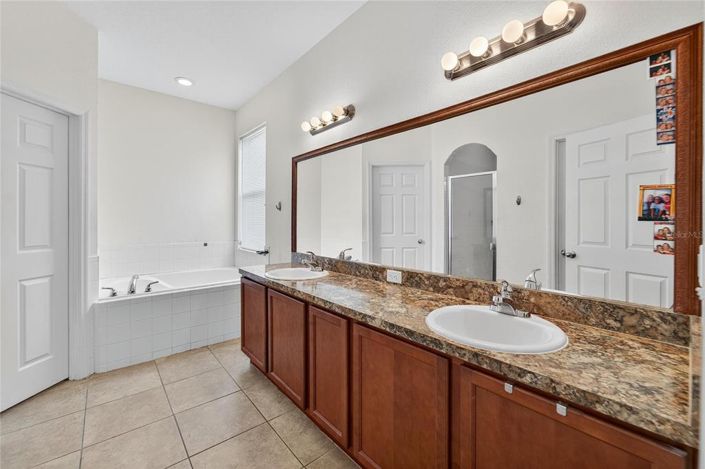 Image No.28-5 Bed Property for sale