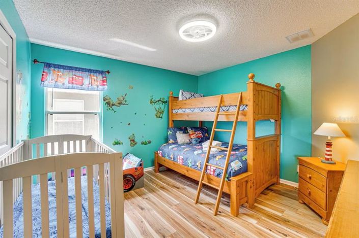 Image No.20-7 Bed Property for sale