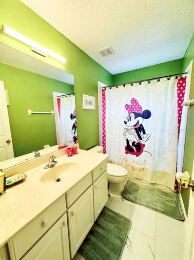 Image No.24-7 Bed Property for sale