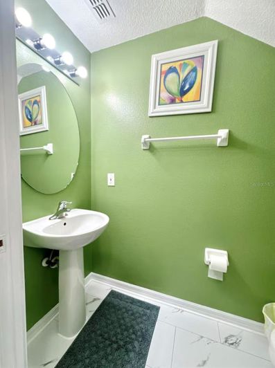 Image No.25-7 Bed Property for sale