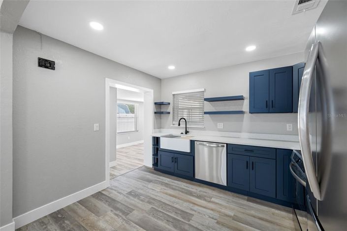 Image No.10-2 Bed Property for sale