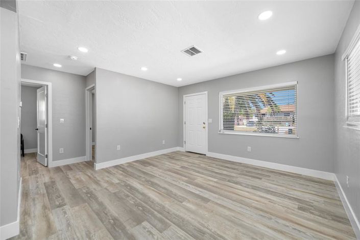 Image No.6-2 Bed Property for sale