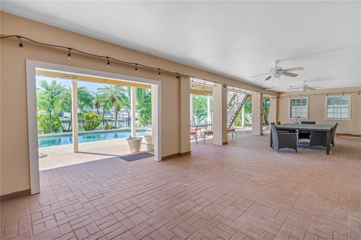 Image No.4-Propriété de 5 chambres à vendre à Floride