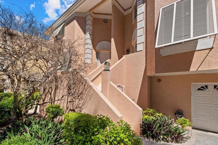 Image No.10-3 Bed Property for sale