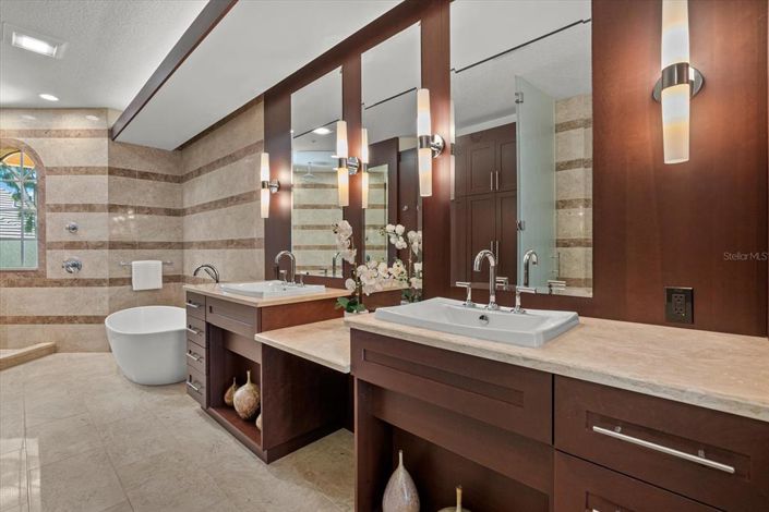 Image No.25-3 Bed Property for sale