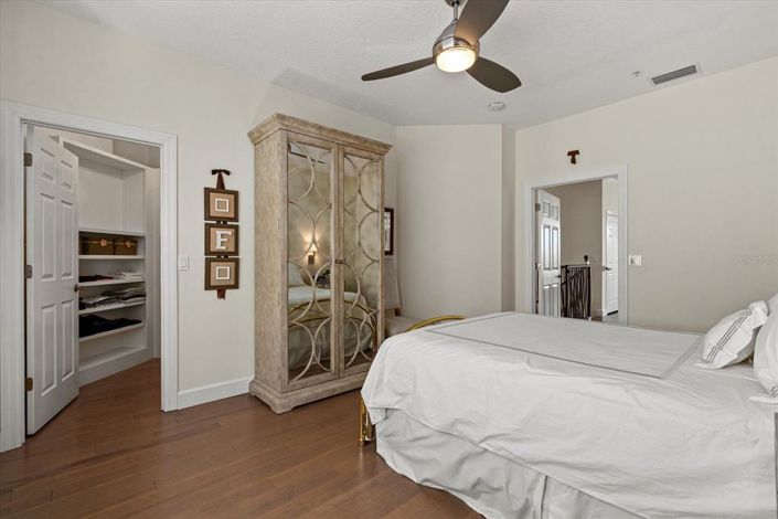 Image No.37-3 Bed Property for sale