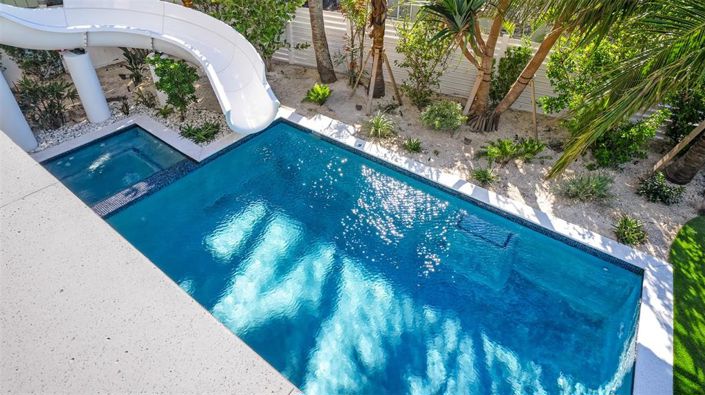 Image No.5-5 Bed Property for sale