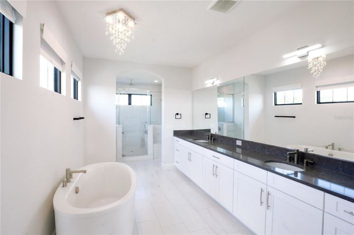 Image No.38-4 Bed Property for sale